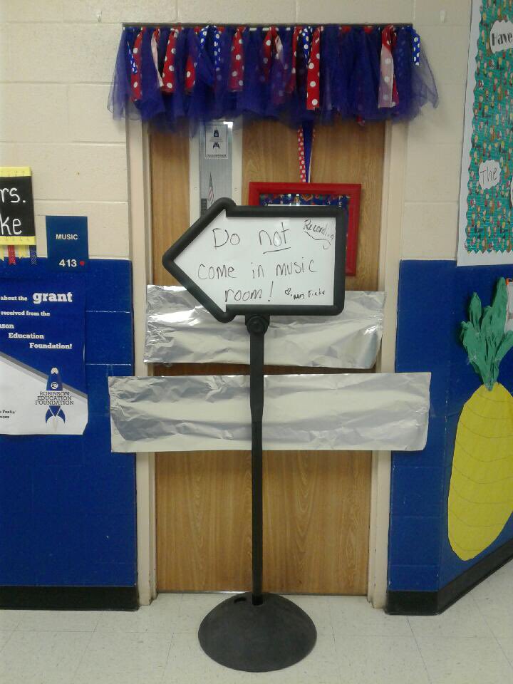 The struggles of a music teacher! #RobinsonISD #risdres #mediamafia #gottamakeourownteam @ElemRob https://t.co/D6h5ixrs7a