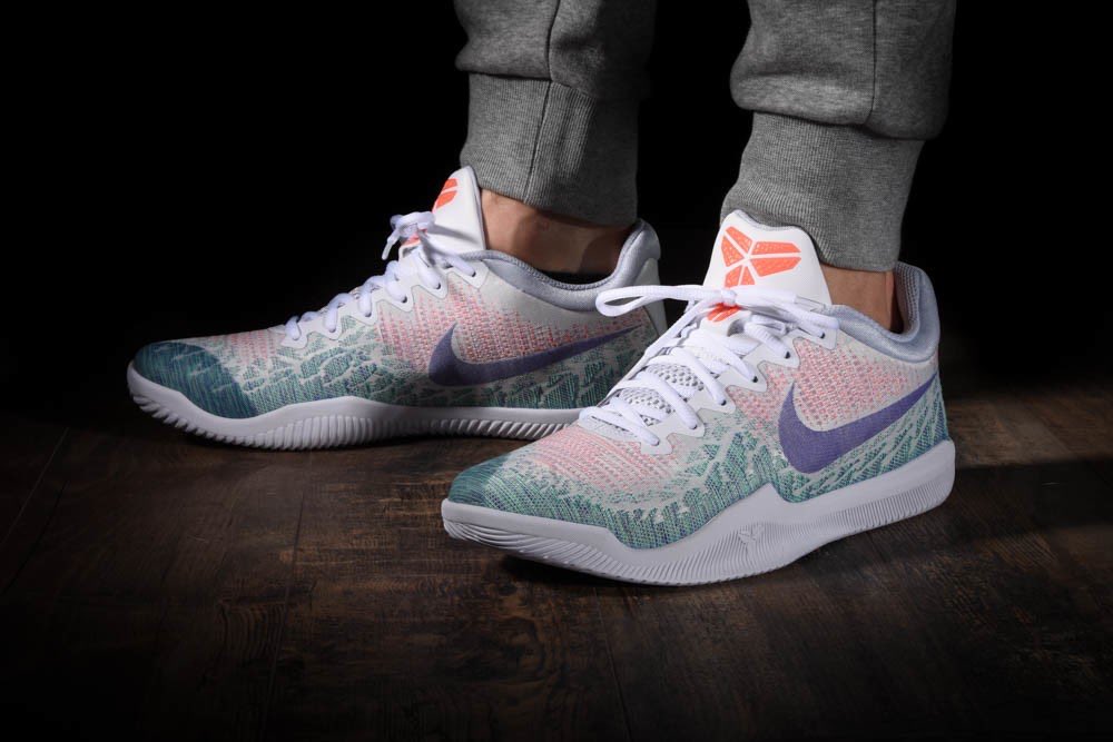 basketdevotion2's tweet photo. MAMBA RAGE "HYPER GRAPE”
De 110€ a 89,95€ 🔥🔥, ultimos pares‼️
✔️Sujeción y transpirabilidad
✔️Mediasuela de espuma Lunarlon 
✔️Tracción multidireccional
https://t.co/NTEMeN8iL1
#tiendadebaloncesto #MambaRage  #zapatillasdebaloncesto https://t.co/DZYjUhAC2x
