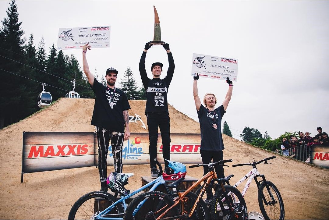 ukrbike's tweet photo. Brett Rheeder. C3 Project. Crankworx Rotorua Slopestyle. Перше місце!
Trek - це перемога!
#trekbikes #bontrager #ukrbike #C3Project #crankworx #rotorua #slopestyle #ticket #велосипед https://t.co/72qTsbwyUR https://t.co/JoRQ4Foc2d