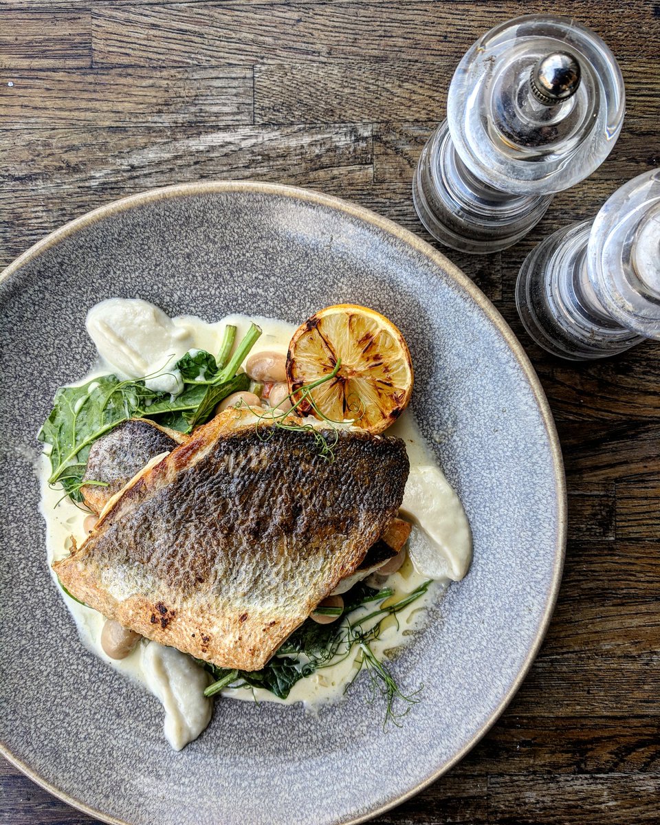 Seabass, artichoke purée, beans, burnt lemon.

On at all Bomas with a crisp glass of verdejo from @jascots_wine!

#boma #londonrestaurants #foodporn #sw6