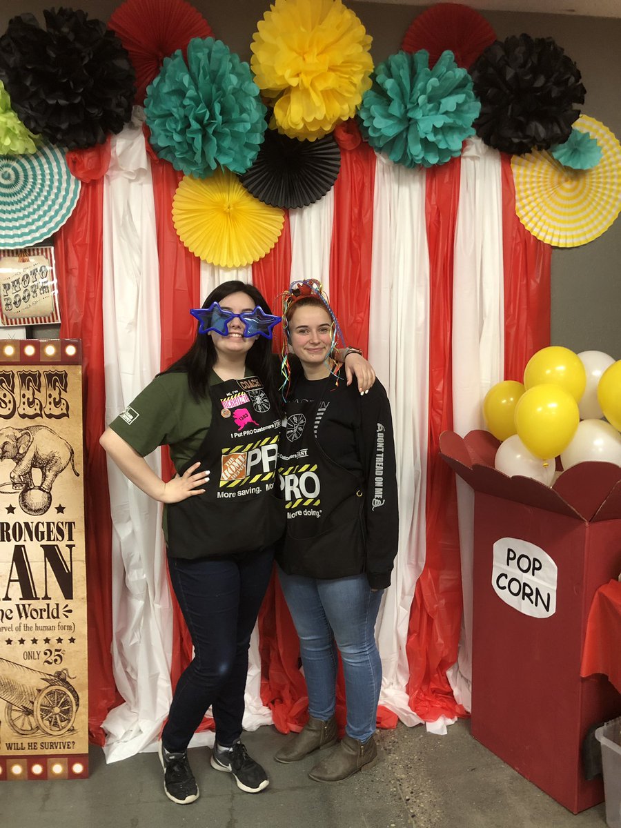 kwester_88's tweet photo. Some favorites from this weekends carnival!! Look at all the crazy Carney’s 🎪🎊☀️ @ZachGreenough @jennwhite_ @EricWalkerHD @sheets_rhiannon https://t.co/zQiJiKDCdz