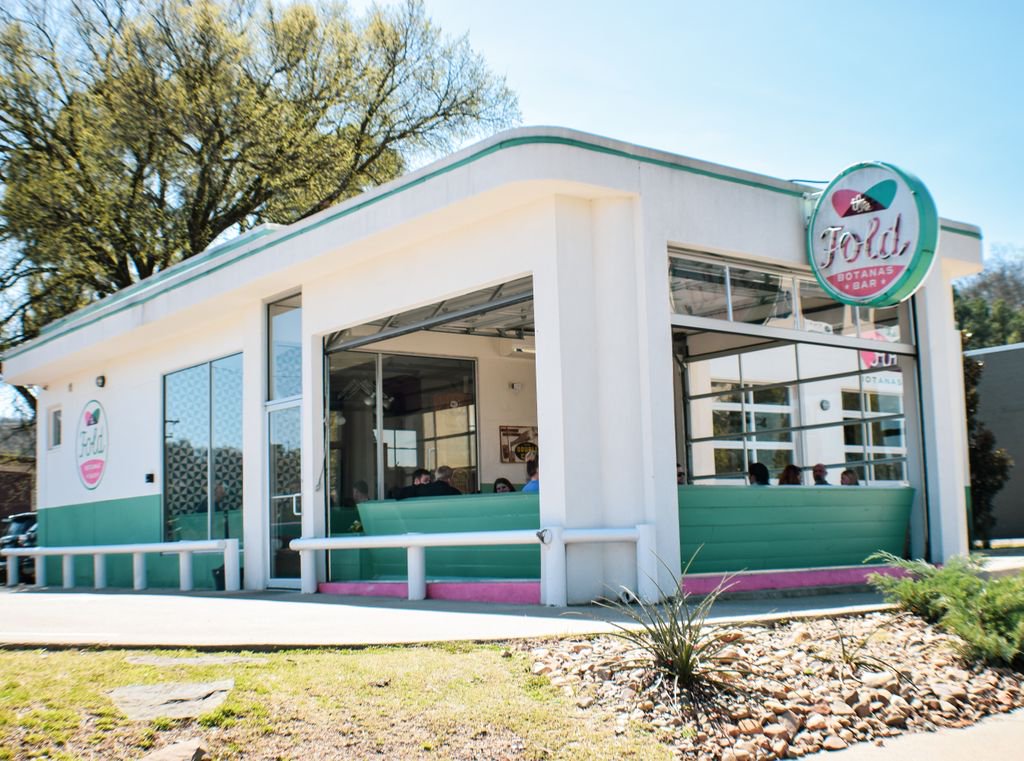 What patio dreams are made of ☀️🍹🌵💖🌮
#HappyHour #HappyHumpday