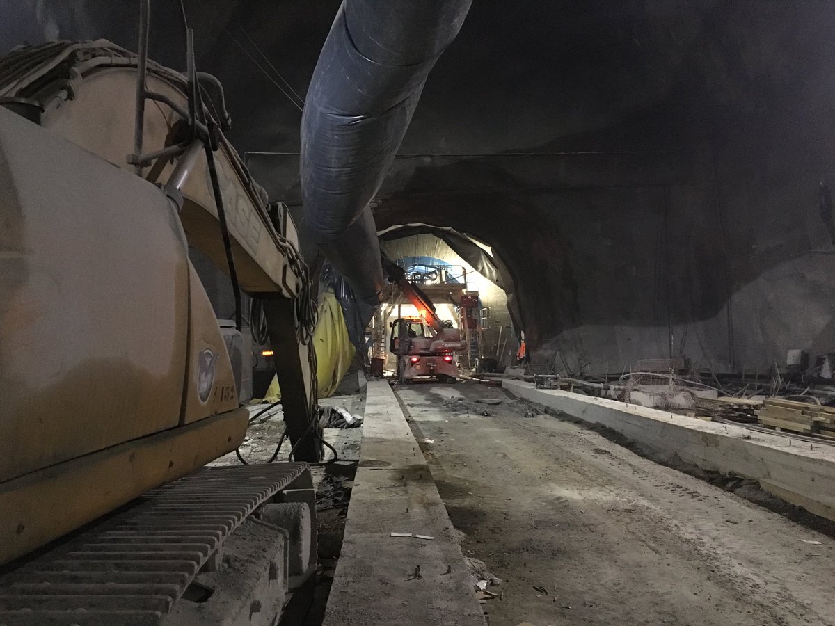 Durch diese Röhre sollen in rund 10 Jahren Hochgeschwindigkeitszüge mit 240 Km/h donnern... Besuch auf der Südseite des Brenner Basistunnels. #dpareporter
