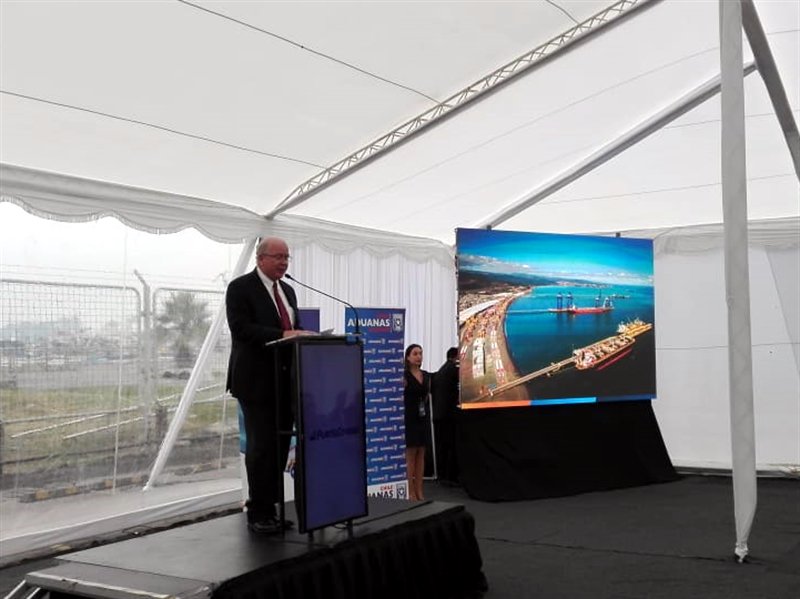 mundomaritimo's tweet photo. Javier Anwandter, gerente de Puerto Coronel: Seremos el primer puerto de la región en atender naves 100% eléctricas @Min_Hacienda @MinagriCL @SICEX_CHILE #Surlog #PuertoCoronel https://t.co/nVVGb6BWRt