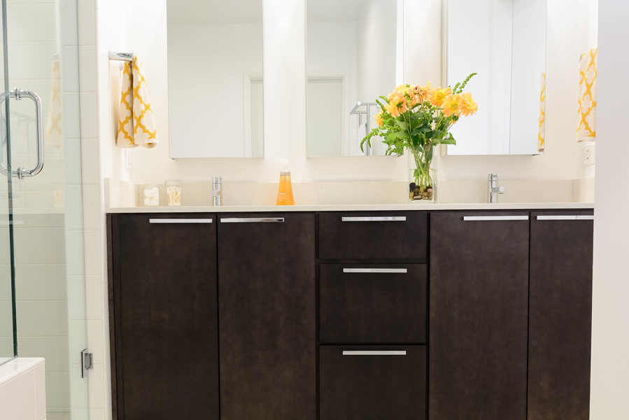 OneWeekBath's tweet photo. Do you want to build a bathroom that is not only stunning but also easy to clean? We have put together a list of things to consider when creating your bathroom design! #bathroomdesign #bathroom #remodel #homedesign #homeimprovement #design #OneWeekBath https://t.co/YB0nvmigl8 https://t.co/AIsZeyjzdU