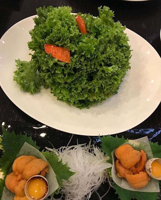 Sumosan_'s tweet photo. That’s what happens when you forget to take photo first 😹 But even like that our lobster salad looks amazing 🥰 Вот, что бы бывает, когда забываешь сделать фотографию до начала трапезы 😊 Но даже в разобранном состоянии наш лобстер салат выглядит великолепно 💜
📸 @pineapple… https://t.co/zVqrWXhd3s