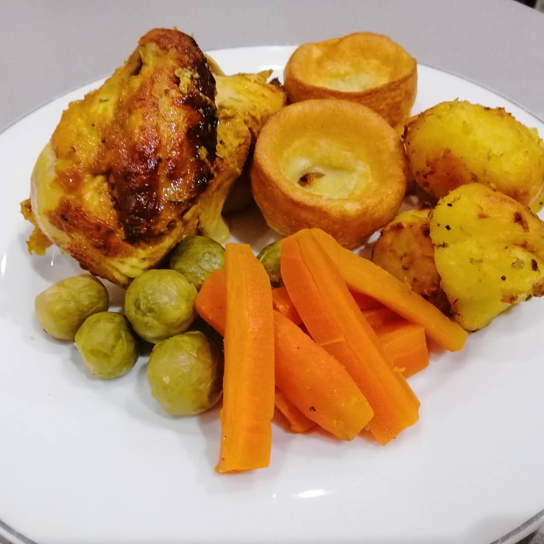 LandisKitchen's tweet photo. The perfect roastie - crispy on the outside, soft and fluffy on the inside - together with great accompaniments it makes the ideal midweek meal. Who says you have to wait until Sunday to have a roast? #workingmum #roasties #potato #roastdinner #landiskitchenLondon #sundayroast https://t.co/LqS2VWQsSc