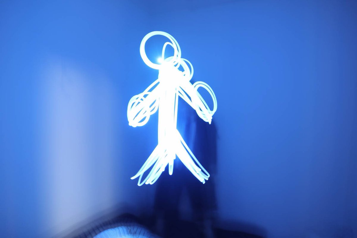 Dwarf えいがのおそ松さん みなさんはもうご覧になりましたか Tvシリーズに続き 映画のopムービーをドワーフが 制作させていただきました 演出はもちろん青松拓馬です まだの方は是非 劇場でご覧ください おそ松さん オープニング ライト