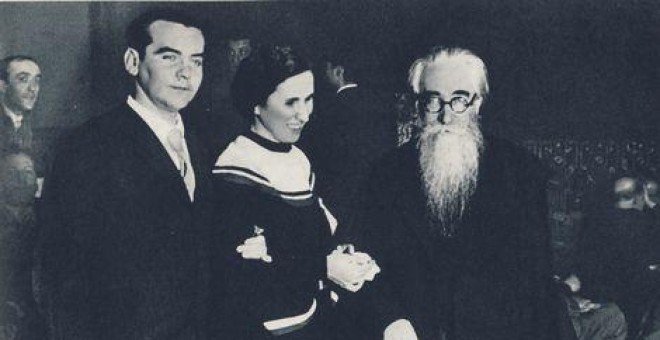 lorcarules's tweet photo. Aquí os dejo una foto con los grandes Valle-Inclán y Pura Ucelay. (ésta última, a mi pesar, muy poco conocida, pero muy talentosa...)
#DiaMundialdelTeatro https://t.co/dGVx6G71bd