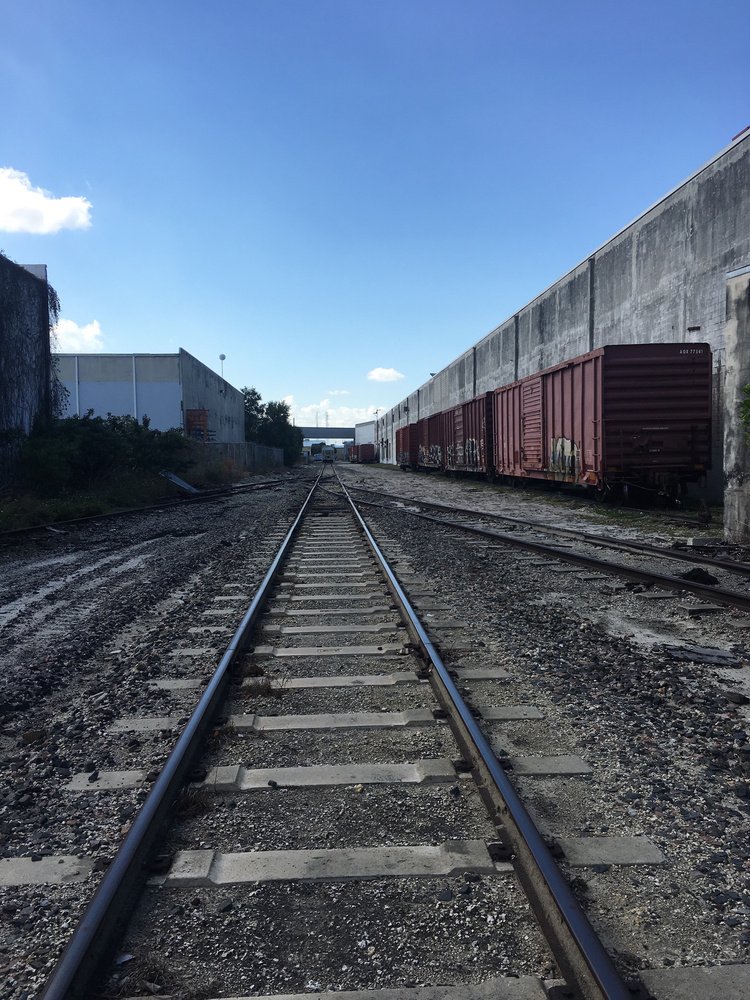 comrealdoral's tweet photo. Industrial building available for sale or lease with #rail access! Call us for more details 786-433-2380
#comreal #commercialrealestate #Warehouse #SouthFlorida https://t.co/eZVlg3MZM2