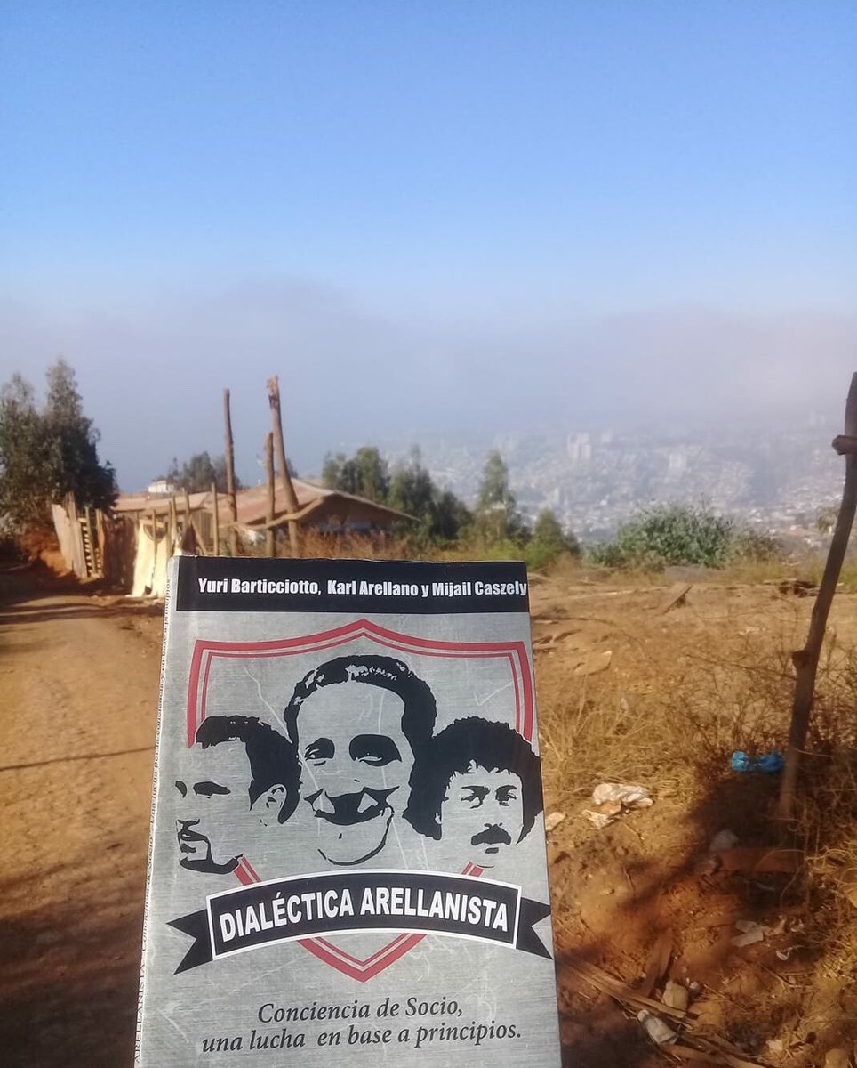 GolTriste's tweet image. Hace un tiempo liberamos un Dialéctica Arellanista, tomo I, Conciencia de socio.
Nos avisan que anda en Valparaíso. Esperemos que siga su rumbo, de mano en mano, que los/as amigos/as se lo presten y la idea de que los socios deben defender al club siga creciendo.
#LibroLibre