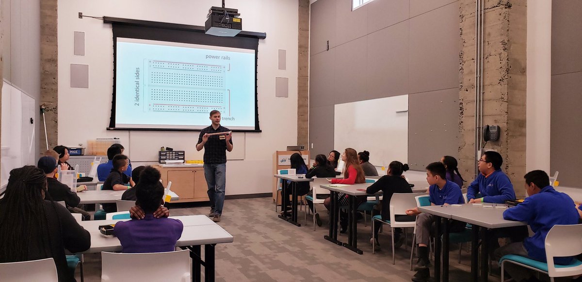 7th8thRPCS's tweet photo. We’re spending the morning at the @LivingComputers Museum! First, we did a Breadboarding Lab and created our own circuits! #RentonPrep #MicrosoftEDU #FieldTrip #ExperientialLearning https://t.co/PC77dSlUtU