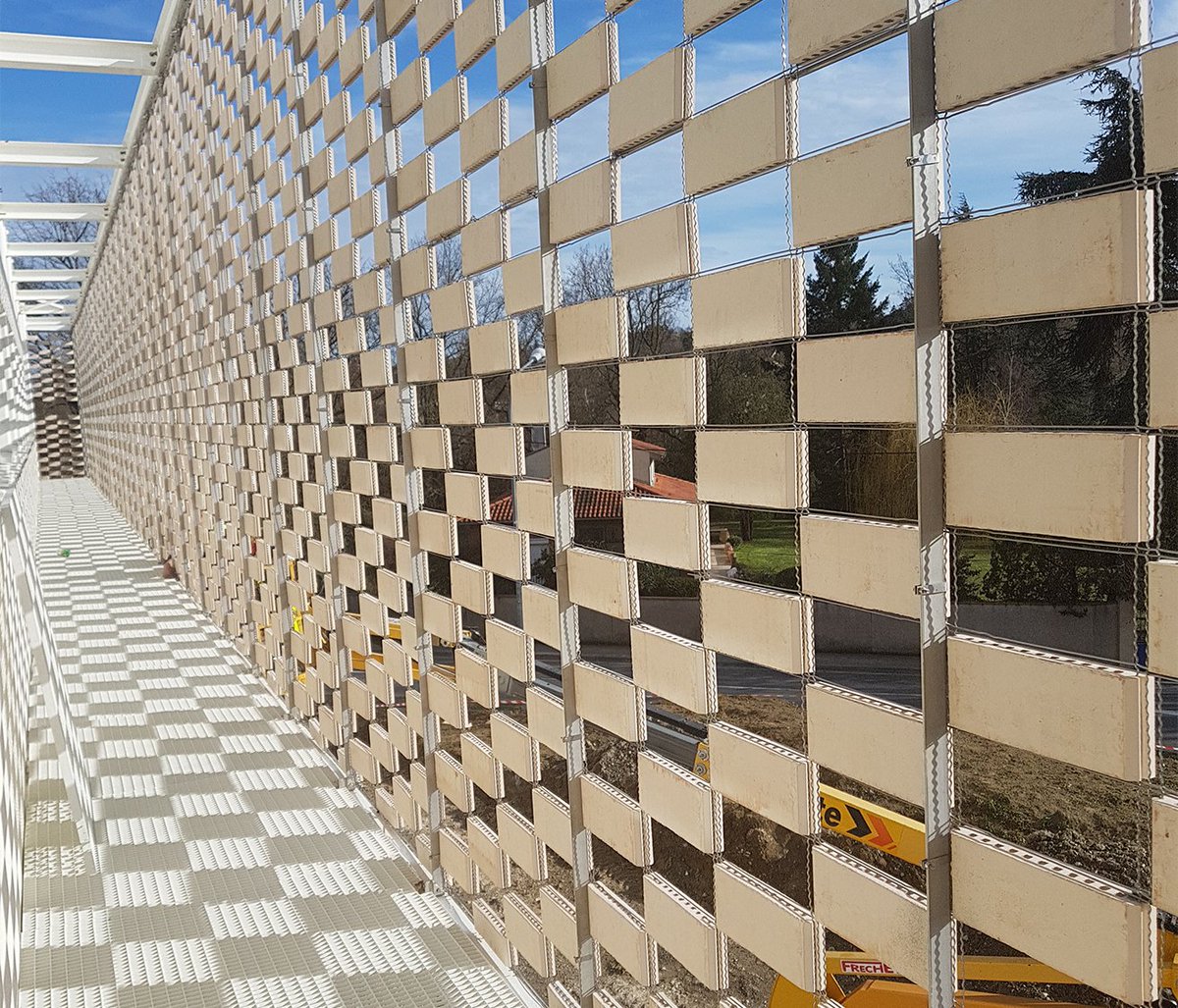 Flexbrick's tweet photo. The Flexbrick® building system filters natural light inside the new dialisis center in Touluse. 
Flexbrick ceramic absorbs some of the sun’s heat, thus contributing to the building’s sustainability. 
+ info ➡️ https://t.co/mzXxJCXhj8 https://t.co/OVLES9KPqZ