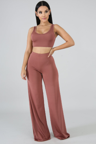 _SHEBoutique's tweet image. The Amber set Is still available, a couple left🥰🥰 She's a three piece set that has great stretch! floor length and true to size. Basically shes a three in one 😁😁 Oh.... we have a 30% off promo running until the end of march! Use code SHE19

#sets #onlinebusiness  #shop