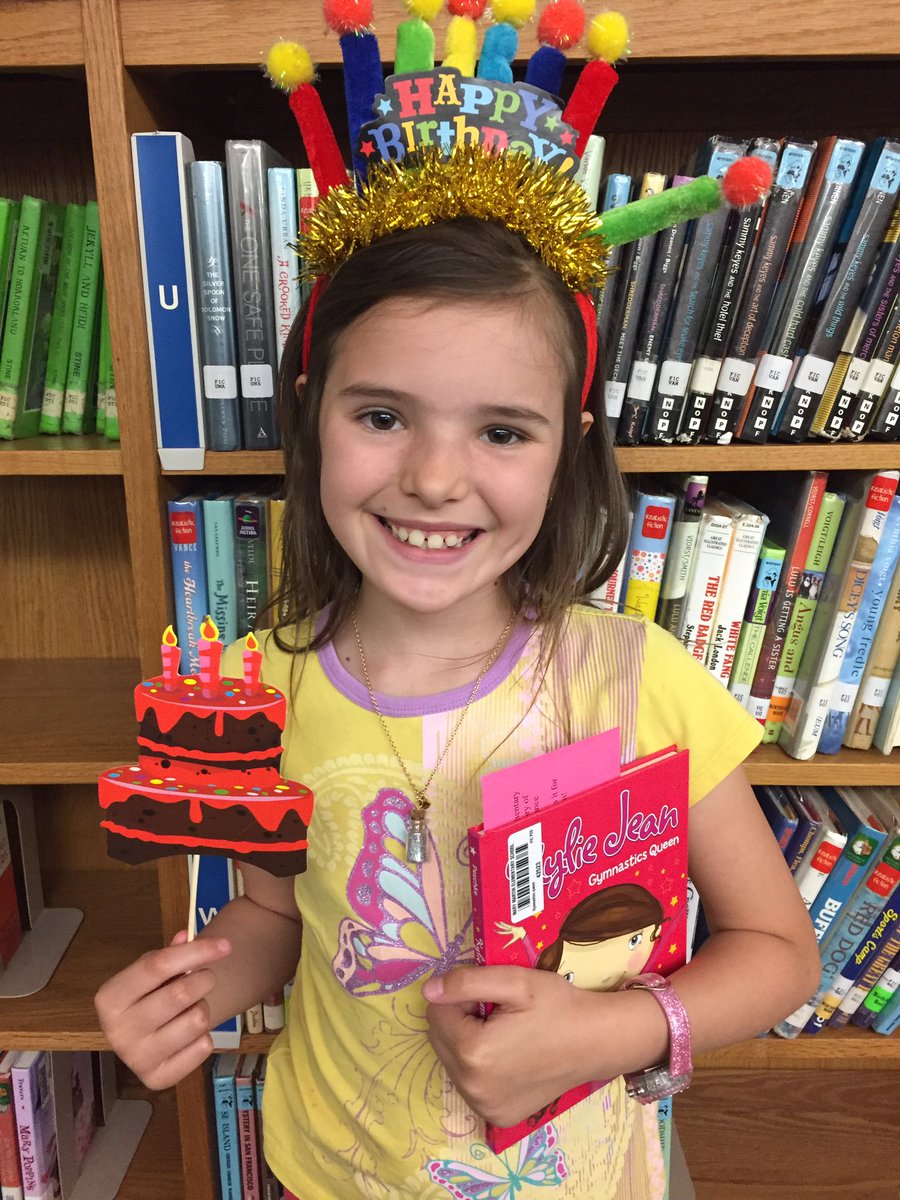 BrendaJCoffman's tweet photo. Happy Birthday Annie! You chose a fun book by @PeschkeMarci for your #birthdaybookclubbook! #roosread #whymme #whywisd https://t.co/zSpgCxjZcd