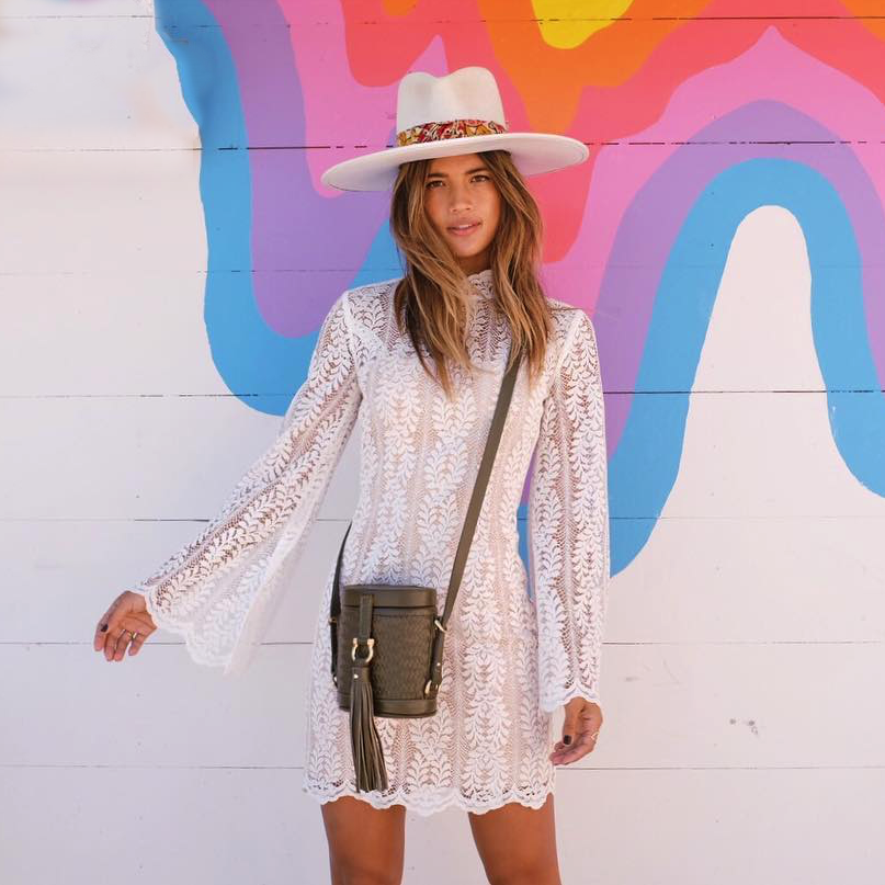 Boho chic look weloveboho.com #weloveboho #boho #bohemian #gypsy #freespirit #fashion #moda #bohostyle #bohochic #gypsysoul #bohemiangirl #gypsystyle #fashionblogger #fashionista #headdress #dress #maxidress #bohemianwear #festival #beach #boholovers