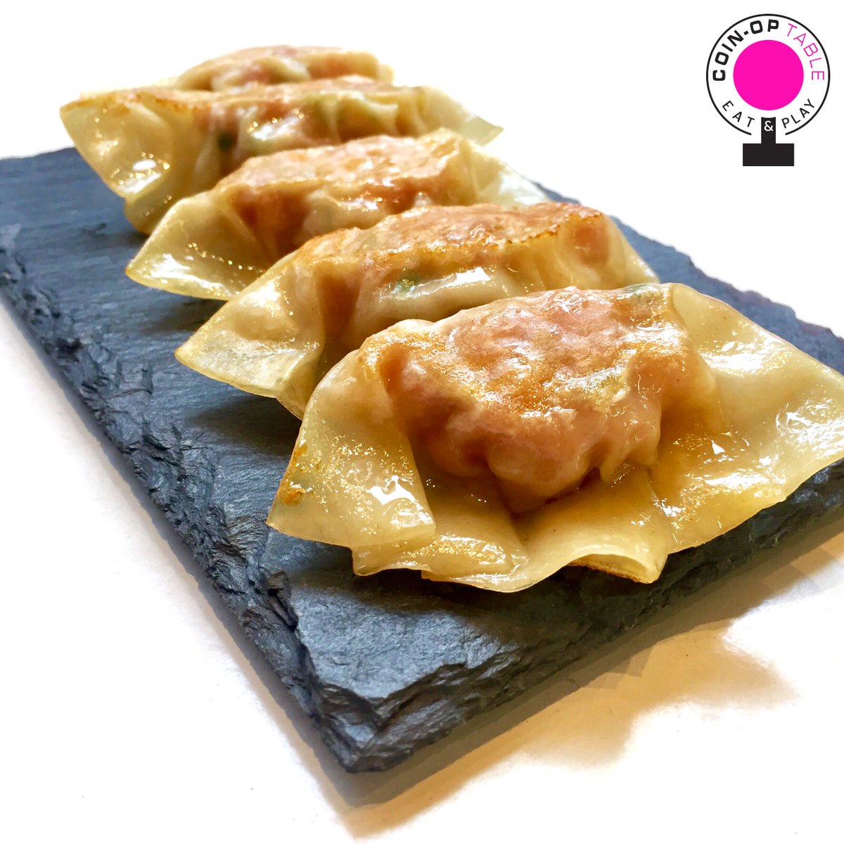 COINOPTABLE's tweet photo. Les gyozas 🥟 confectionnés à la main ✋ pour votre plaisir ! 

😋 Venez déguster du vrai fait maison 🏠 @COINOPTABLE https://t.co/oRNx4tNF1J