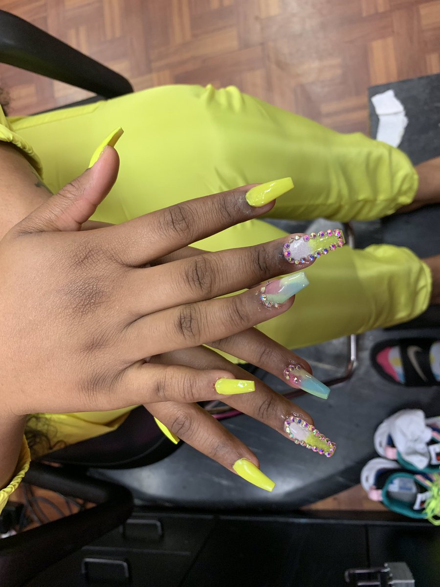 _CarmelFace's tweet photo. 💅🏽💗
#NAILEDBYCAY #MemphisNailTech #BlackNailTech #SELFTAUGHT #CoffinNails #RegularPolish #BOOKTHELOOK https://t.co/cWp5IrxiIW