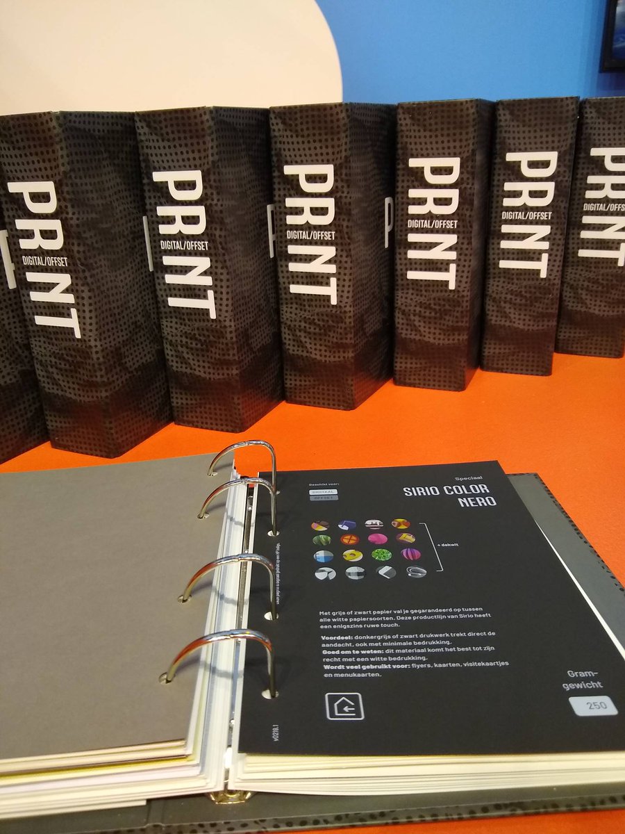 Voelen is geloven: alle papiersoorten op een rijtje. Verkrijgbaar op onze stand! #signprintexpo #standf120 #printdotcom #ambacht #passie #creativiteit #frequentflyer #firstclass