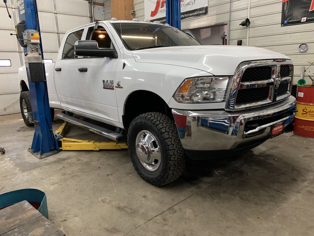 lockeautodiesel's tweet photo. South Bend Clutch “coming in clutch” and handling the business end of this clean 2015 6.7 Cummins. Should be able to put all of the power to the ground now. #lockeperformance #southbendclutch #settingstandardstoexceedexpectations #ram #cummins https://t.co/h5rZf6UUvk