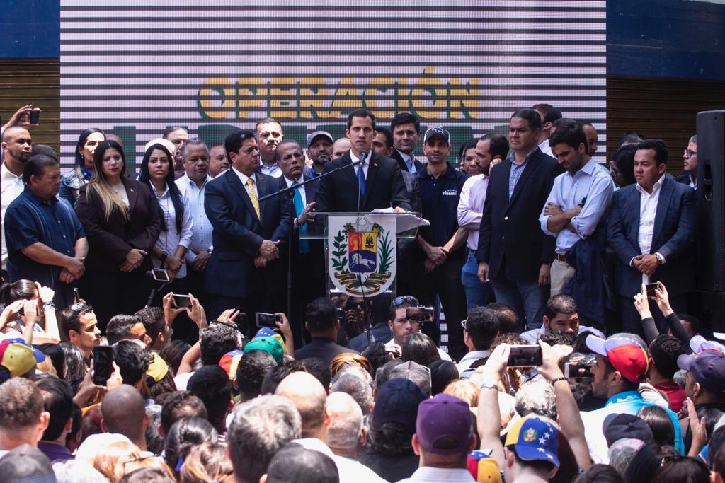 ¡Atención!

Anunciamos el inicio de la fase preparatoria de la #OperaciónLibertad para lograr el cese de la usurpación. Llegó el momento de la organización, la movilización y la estrategia para liberar a Venezuela. 

¡#VamosBien porque vamos con todo! #VamosOperaciónLibertad