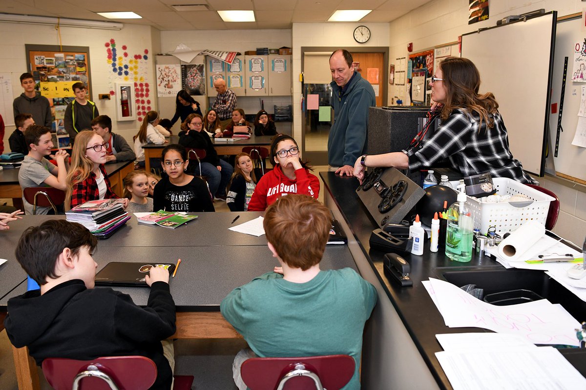 Boone_County's tweet image. Have you ever seen what sound waves can do?  Some 7th grade science  students from @OMSHawks1 did with the help of a15" subwoofer.  They conducted experiments with age based hearing, paper, ping pong balls... facebook.com/TheBooneCounty… @dr_poe @JimDetwiler1 @jlvw76  @cityofflorence