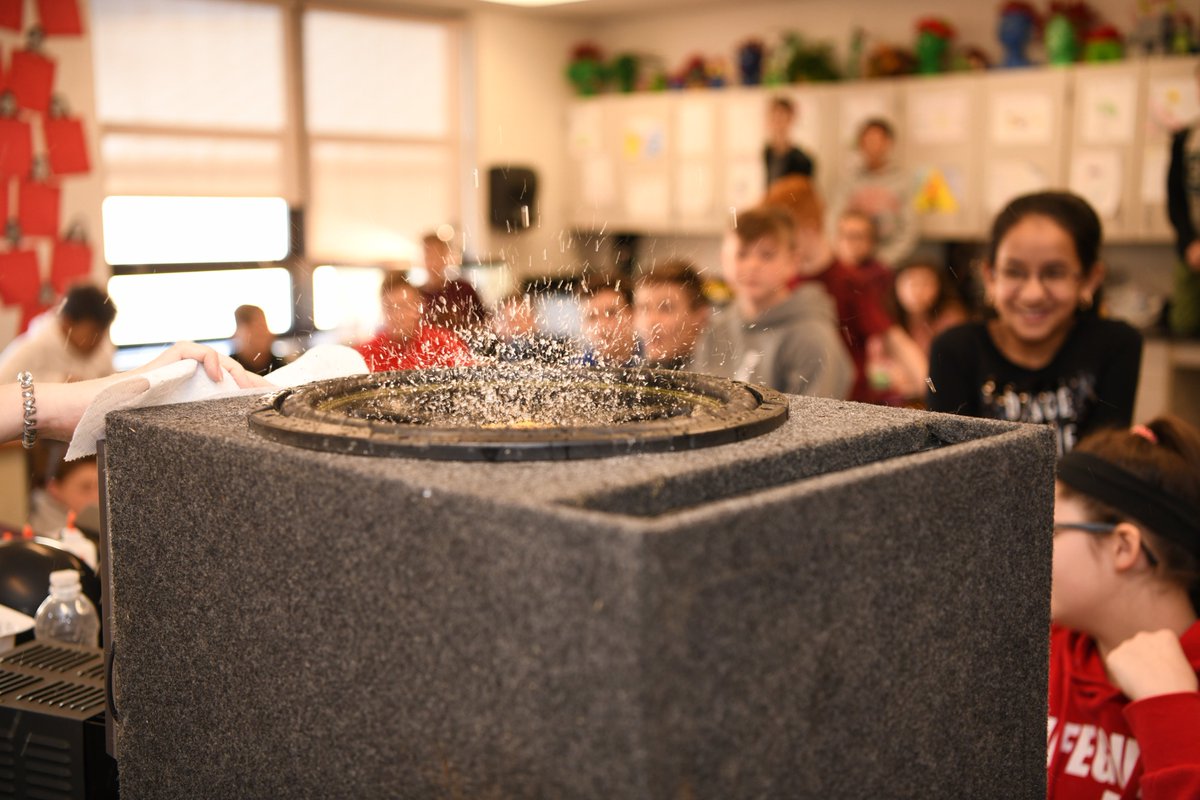 Boone_County's tweet image. Have you ever seen what sound waves can do?  Some 7th grade science  students from @OMSHawks1 did with the help of a15" subwoofer.  They conducted experiments with age based hearing, paper, ping pong balls... facebook.com/TheBooneCounty… @dr_poe @JimDetwiler1 @jlvw76  @cityofflorence