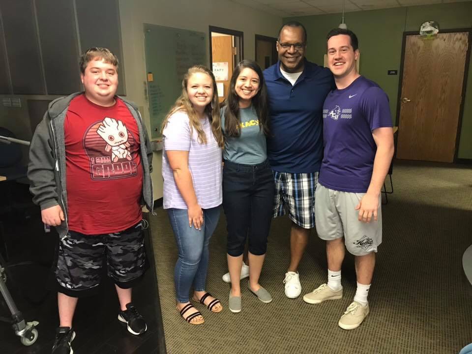 ACUjmc's tweet photo. Very thankful that alumni Wendell Edwards came yesterday and spent time with students in the newsroom! https://t.co/9kamOoVpqI