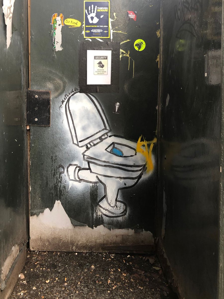Looking for a loo in #Bankside? We can't recommend this one in Park Street. #GraffitiLondon