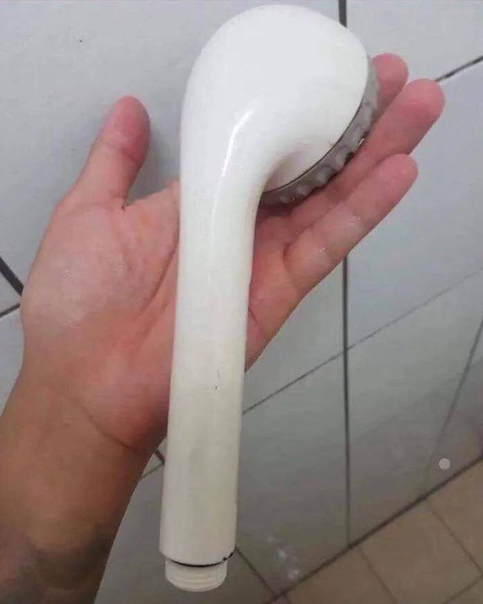 scarysorry's tweet photo. unboxing airpods 2019 https://t.co/Xlah24TmWH