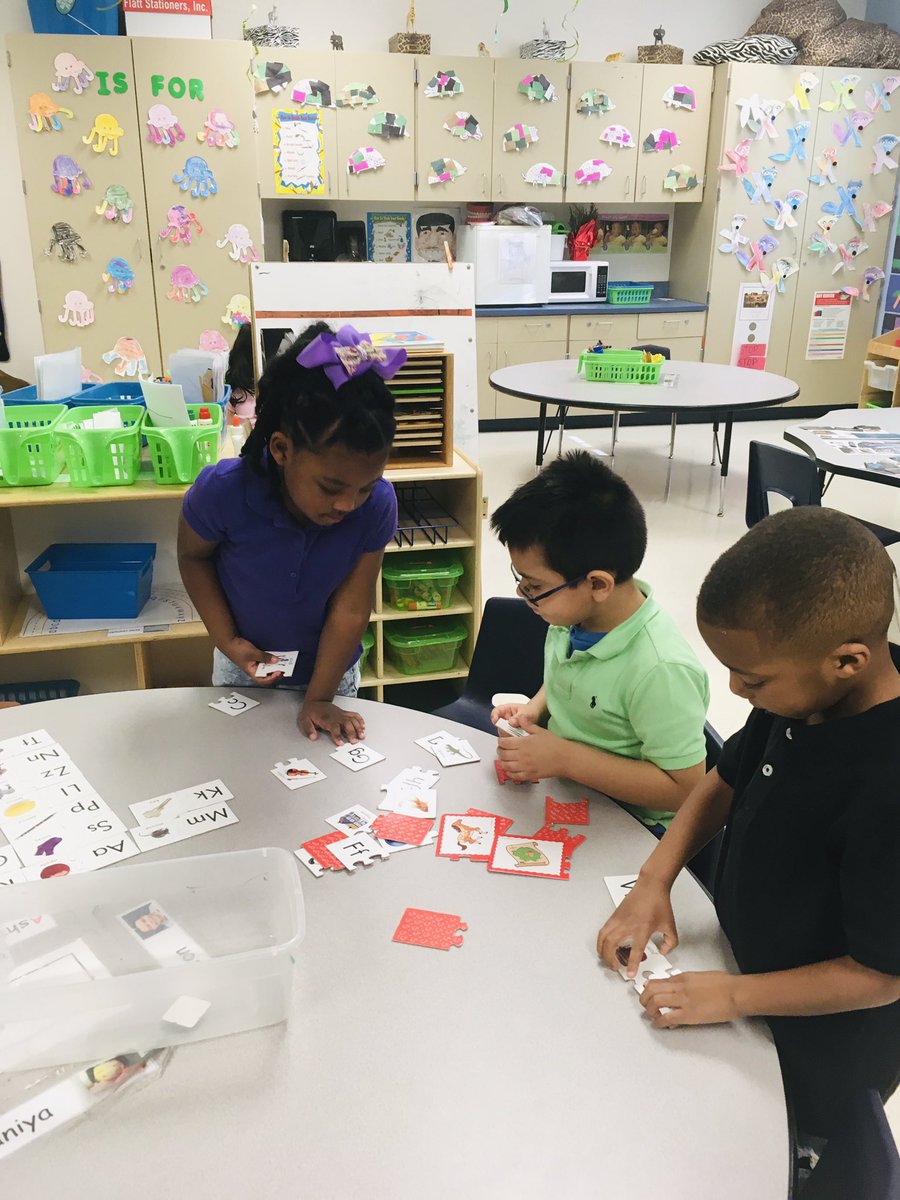 AustinTylerISD's tweet photo. EVERYDAY is a letter/sound recognition type of day in Mrs. Carston’s HEADSTART class at T.J. Austin Elementary. #HeadstartRocks @PhDDavisj https://t.co/42QDEBK1AS