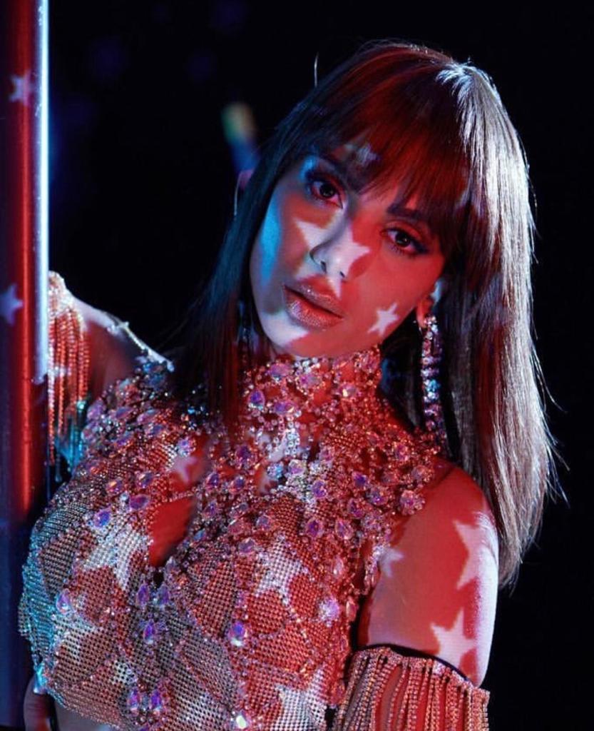 f_ryam's tweet photo. eu saquei que cada clipe da Anitta vai ter um personagem com personalidade diferente e tal, mas acho que consegui decifrar o código e descobri o que une todas as personas: A BREGUICE https://t.co/g7I8wazvOY
