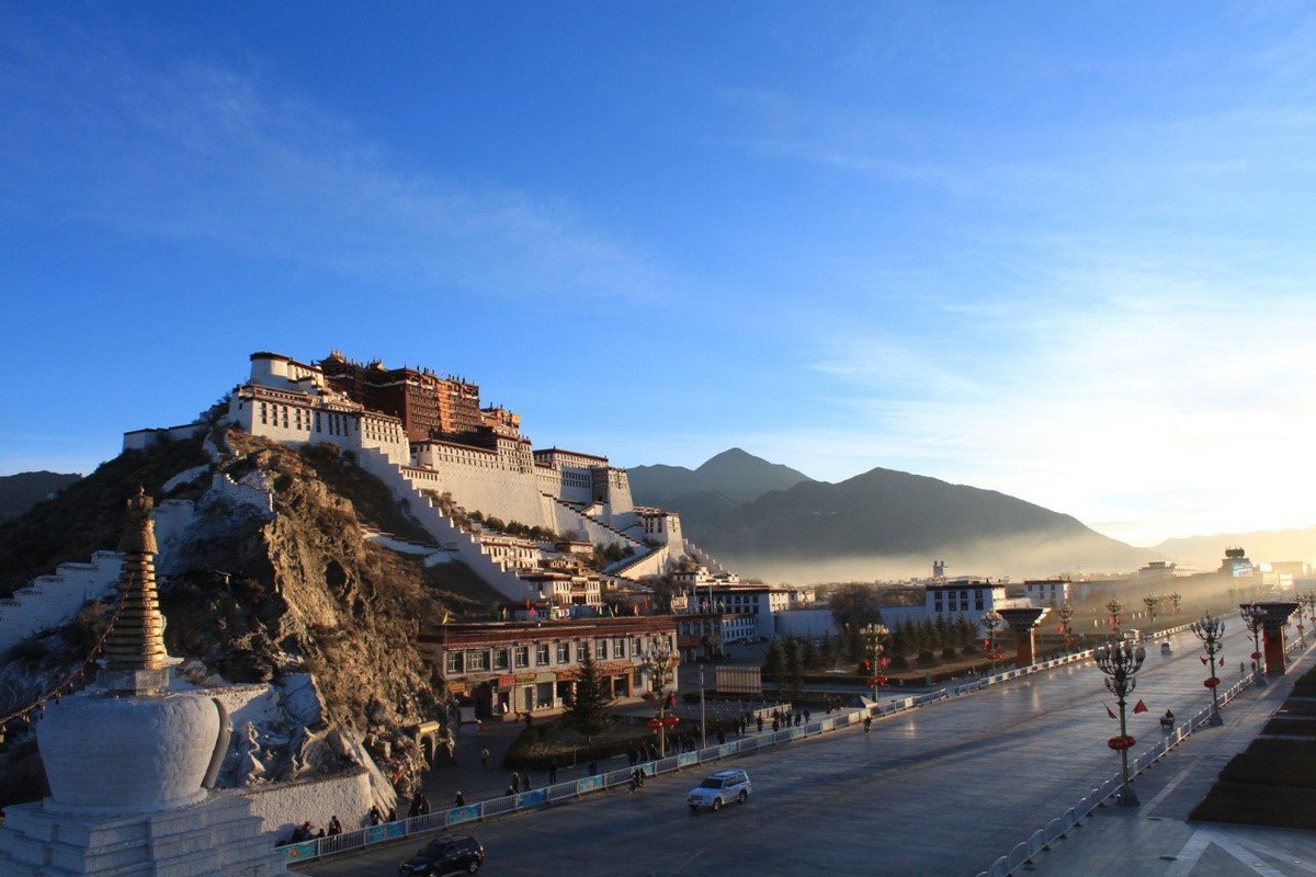 ChinaDaily's tweet photo. #Tibet has undeniably changed for the better, according to the white paper issued by the State Council Information Office on Tibet . https://t.co/d0Yl2GGmB5 https://t.co/iSWOuB5QAt