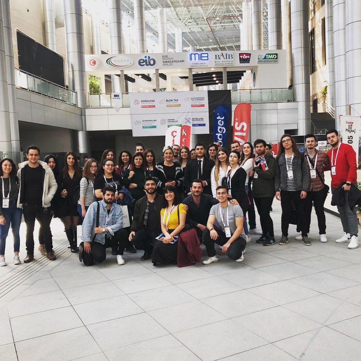 itb_deu's tweet photo. Geleneksel @izmirmarble çıkarmamızı gerçekleştirdik. Mermer sektörünün oyuncularına katma değer katacak öğrenciler yetiştirmeye devam ediyoruz. #ibspower #dışticaret #foreigntrade @DEU_BUS_FACULTY https://t.co/rOlJl1Ho4U
