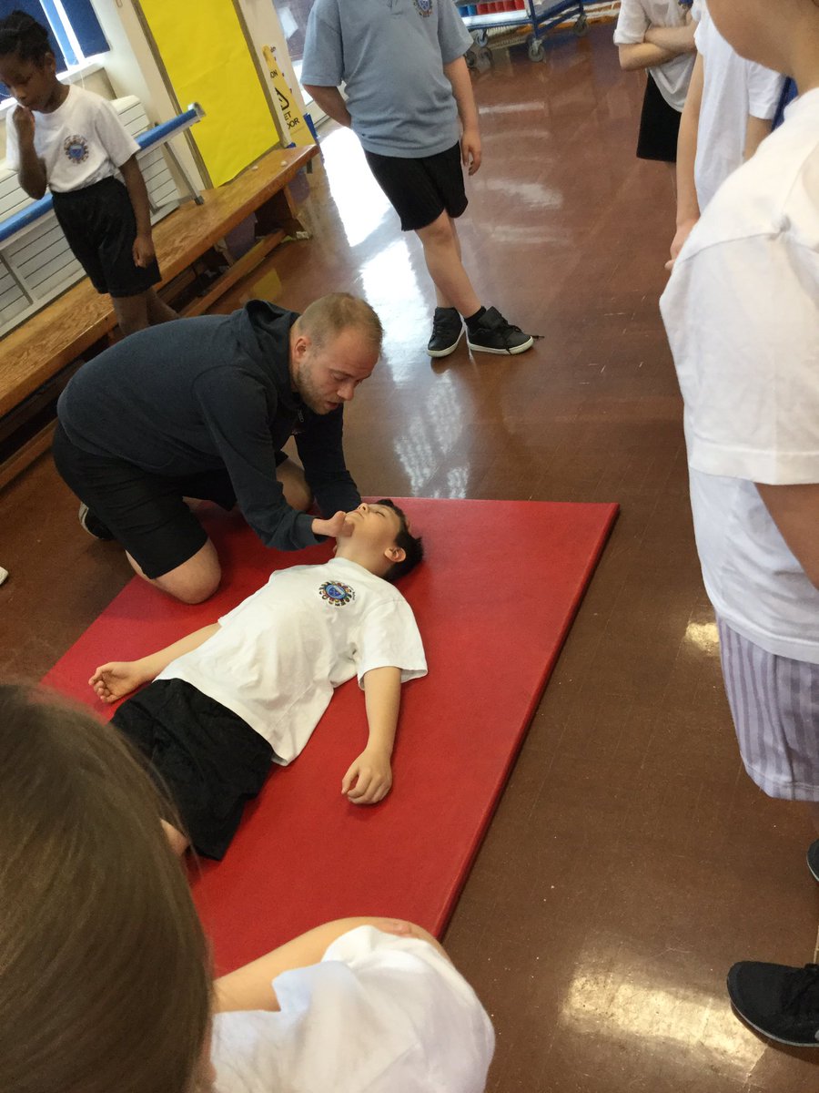 CLASS4BLONGSHAW's tweet photo. Last week we learnt how to do the primary survey and open an airway in PE. Next week we will be doing the recovery position #first aid https://t.co/7Zos1CIuEc