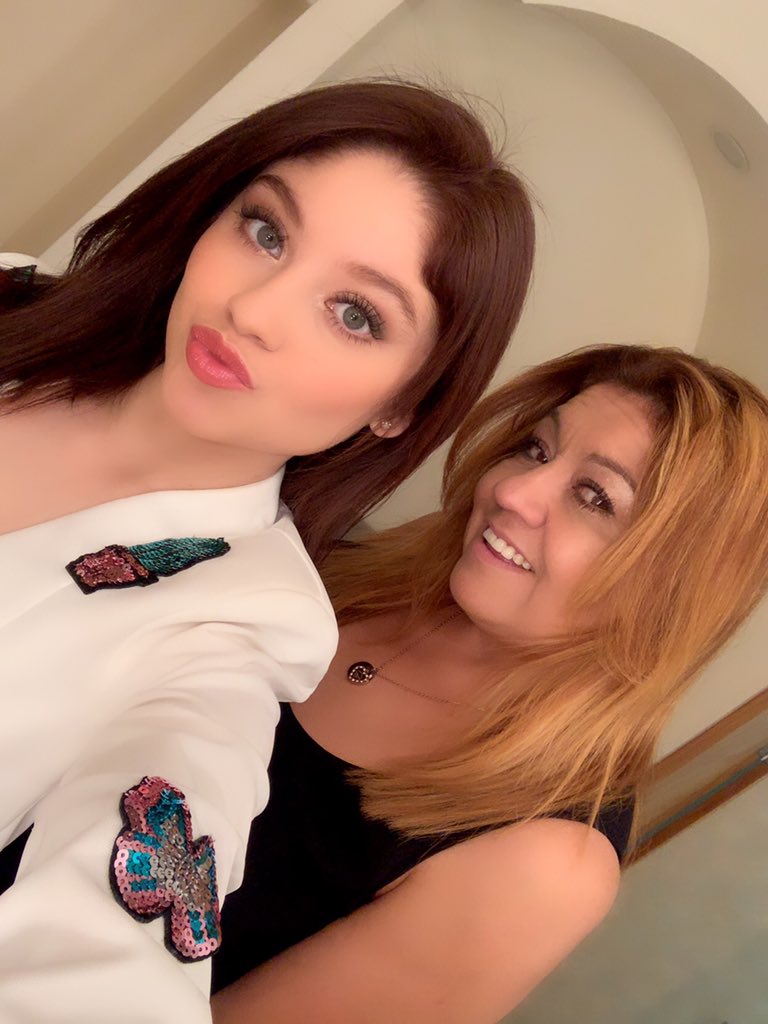 carocisne7's tweet photo. Te quiero mi niña!!!
@karolsevilla   
😘😘😘😘😘 https://t.co/Hkj0YDXcMk