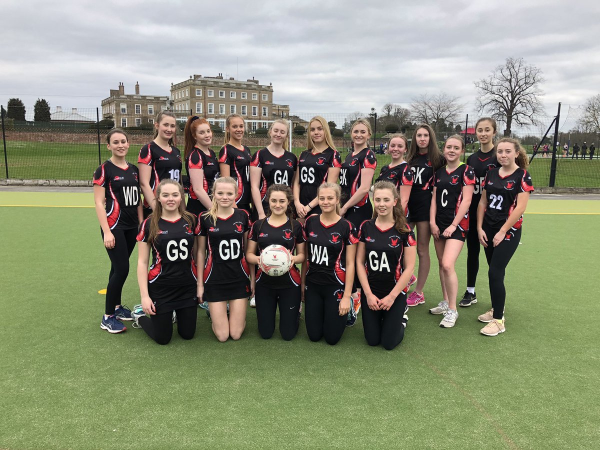 SilcoatesSport's tweet image. Good luck to the senior girls playing in the QM Tournament today. 🏐👟@silcoatesschool @HMSilcoates @QM_Sports