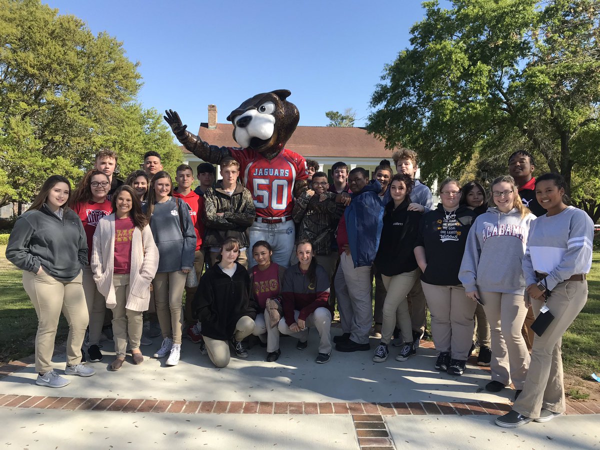 MsDotysClass's tweet photo. Chemistry field trip to the University of South Alabama #CHSnation #wildcatnation https://t.co/6wY3CbEv7U