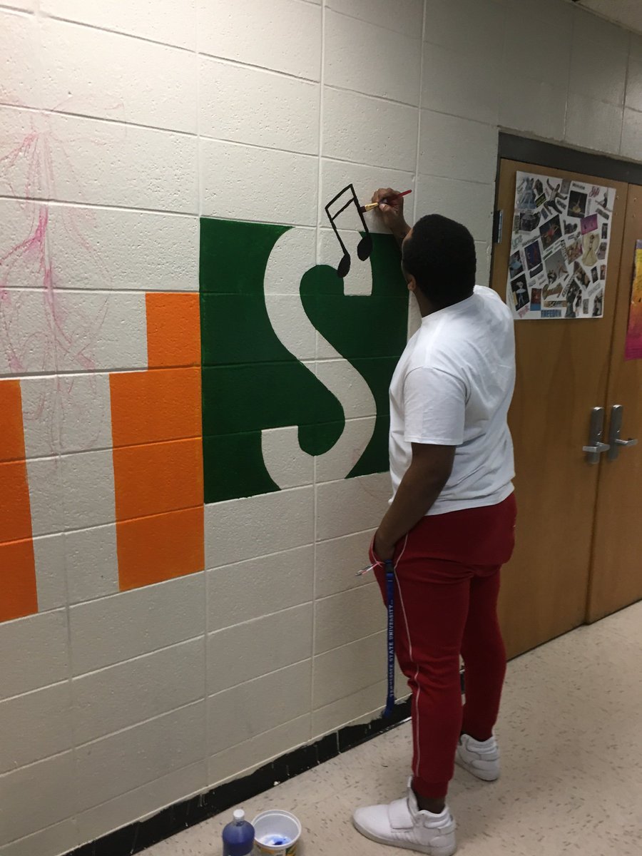 DanceWchs's tweet photo. Student and Teacher tag team finishing up our ARTS Hallway Mural  #ArtsMoveMNPS #artseducation #musicinourschools #Danceinourschools #FineArts #NHSDA https://t.co/Od8KLb3hnB