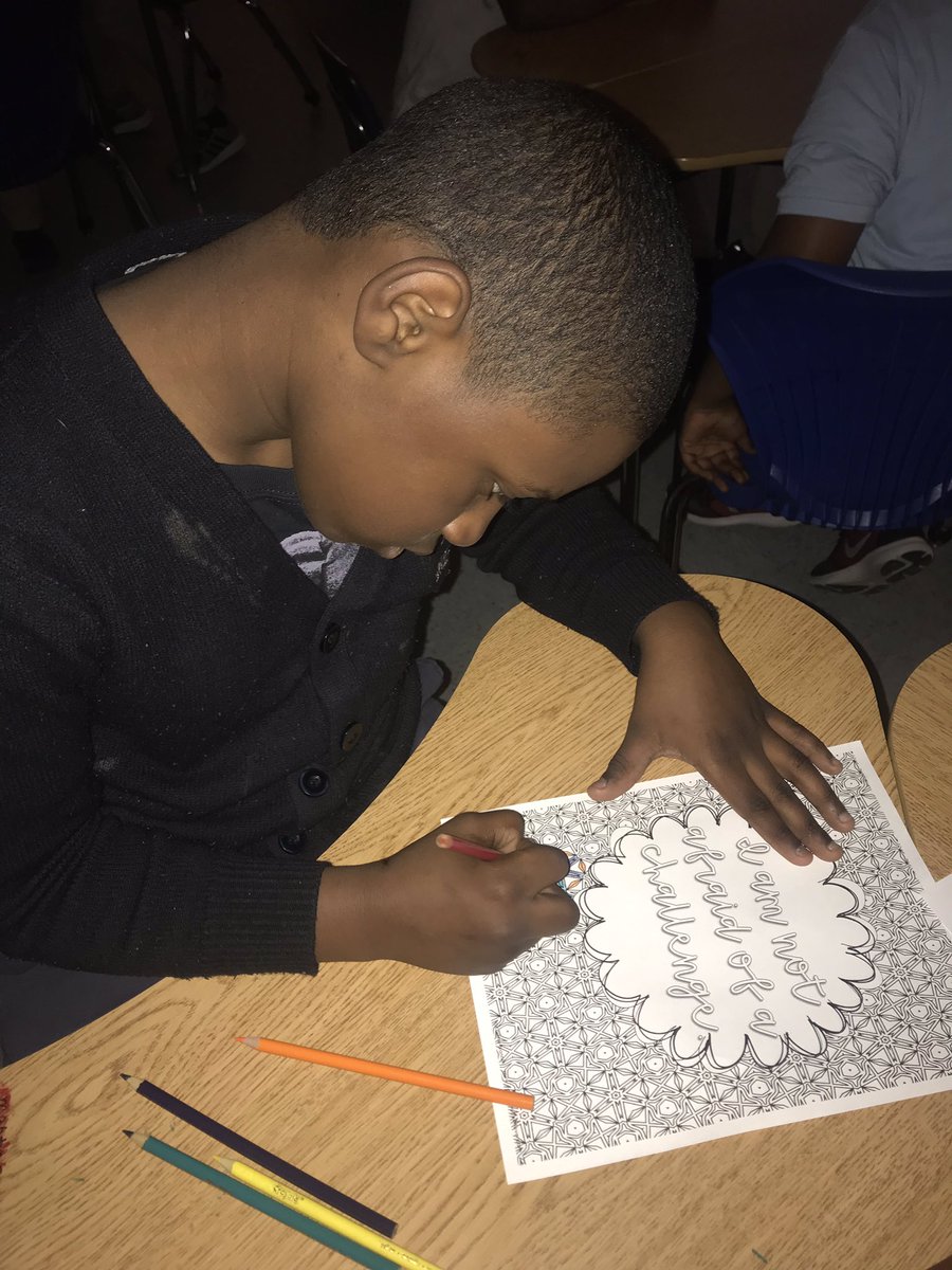 McGinley_ParkAP's tweet photo. It’s never too early!! 5th Grade getting motivated for SBAC & working to make our hallway beautiful! #warnerthunderbirds #weareredclay #gofifthgrade https://t.co/eYOlnlePAQ