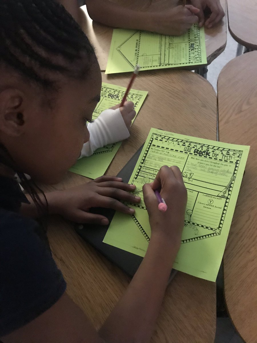 McGinley_ParkAP's tweet photo. It’s never too early!! 5th Grade getting motivated for SBAC & working to make our hallway beautiful! #warnerthunderbirds #weareredclay #gofifthgrade https://t.co/eYOlnlePAQ