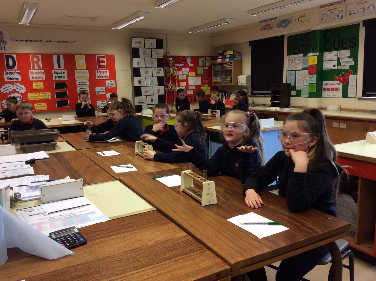 URPSTeifi's tweet image. A big thank you to Mr Phillips, Mr Jones and Mr Owen at @IDS3to18 for accommodating us after the big mix up this afternoon! @IDSHeadteacher @IDS_Science @IDSHistory diolch yn fawr! Year 4 really enjoyed it and want to come back again 😁 #miniscientists 🧪