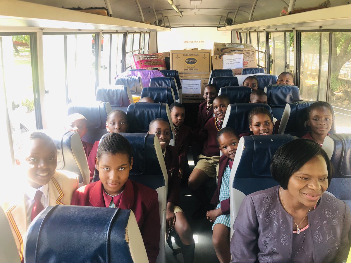 ZiFMStereo's tweet photo. Giving is not just about making a donation, it is about making a difference. Thank you to Divaris Makaharis School pupils for donating and supporting the Cyclone Idai relief.
#ZiFMcares https://t.co/LqItwlkxEz