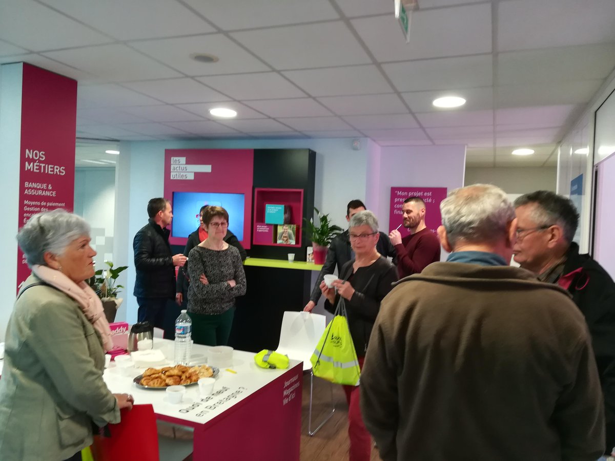 CCMCaulnes's tweet photo. AG Caulnes: Portes ouvertes où nos sociétaires ont pu découvrir l'application CMB avec notre atelier digital. https://t.co/aNjglDdJ8q