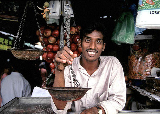 reisenEXCLUSIV's tweet photo. Was ihr auf #SriLanka unbedingt tun solltet? Zugfahren und essen! Alle weiteren wichtigen #Infos über das Land in unserem #ReiseGuide Sri Lanka: https://t.co/Q3VFRZPET9 https://t.co/0n5skaVhRR