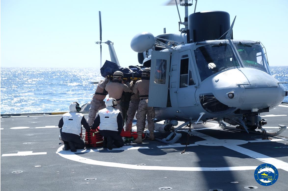 ENVFM_Sophia's tweet photo. Spanish ship RAYO #ArmadaEsp deployed in @OpSophia training with her Helo and ROLE 1 #MedicalTeam casualty evacuation.
@MinisteroDifesa @SM_Difesa @ItalianNavy @eu_eeas @CEUMCSpokespers @Armada_esp @EMADmde @annapolico @MajaEUspox @LucaFranchettiP @CifreXavier https://t.co/d4TL6lm3f8