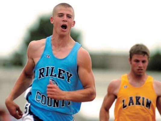 sportsinkansas's tweet photo. Jordy Nelson will always be the icon for small town KS kids. From a 3A walk-on HS QB to an All-Pro NFL WR w/ a Super Bowl Ring. One of the best multiple sport athletes in KS history. Congrats to him on an outstanding career that may have never happened had he not kept showing up! https://t.co/Z2cv44dXAi