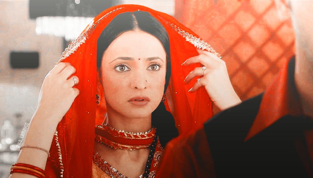 K: 'Jis se rishte ki taar judi ho agar us ke haathon aap ke sar pe chunari gir jaye toh us jodi ko shaadi ke bandhan mein bandhne se koi bhi nahi rok sakta.''.. Agar devi maiyya ki marzi hogi toh chunari apne aap gire gi.'TADAA  #IPKKND  #IPKKNDRewind  #mycolouring  #Arshi