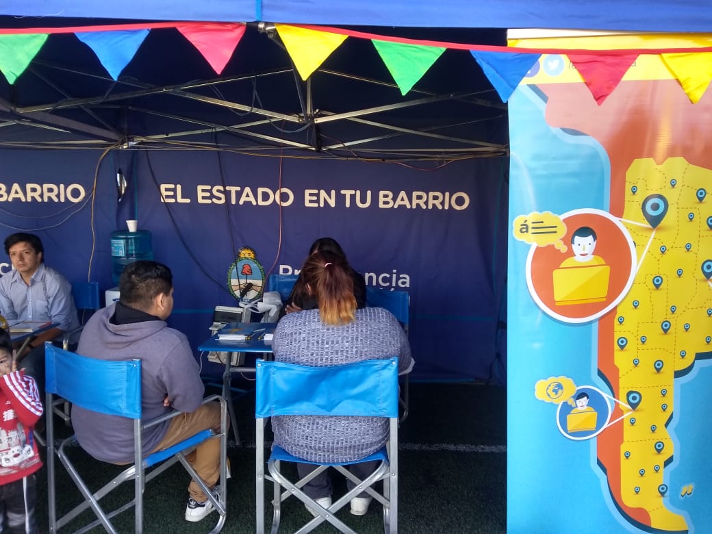 GOBACE2016's tweet photo. @EstratJoven y #Terminalasecundaria presentes en el "Estado en tu Barrio"🙋‍♂️ hoy te esperamos hasta las 14hs en el Barrio Rivadavia I - Plaza de Jesús Romero! https://t.co/lsLLyblsrX