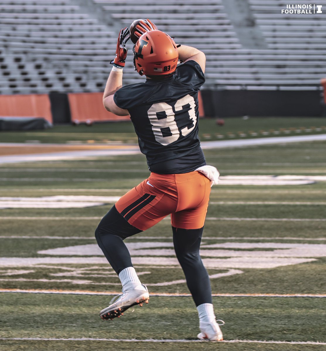 _Illini_'s tweet photo. Practice #2 ☑️   

#SpringBall #ILLINI #ILLGang20 https://t.co/Tm8up4ddDs